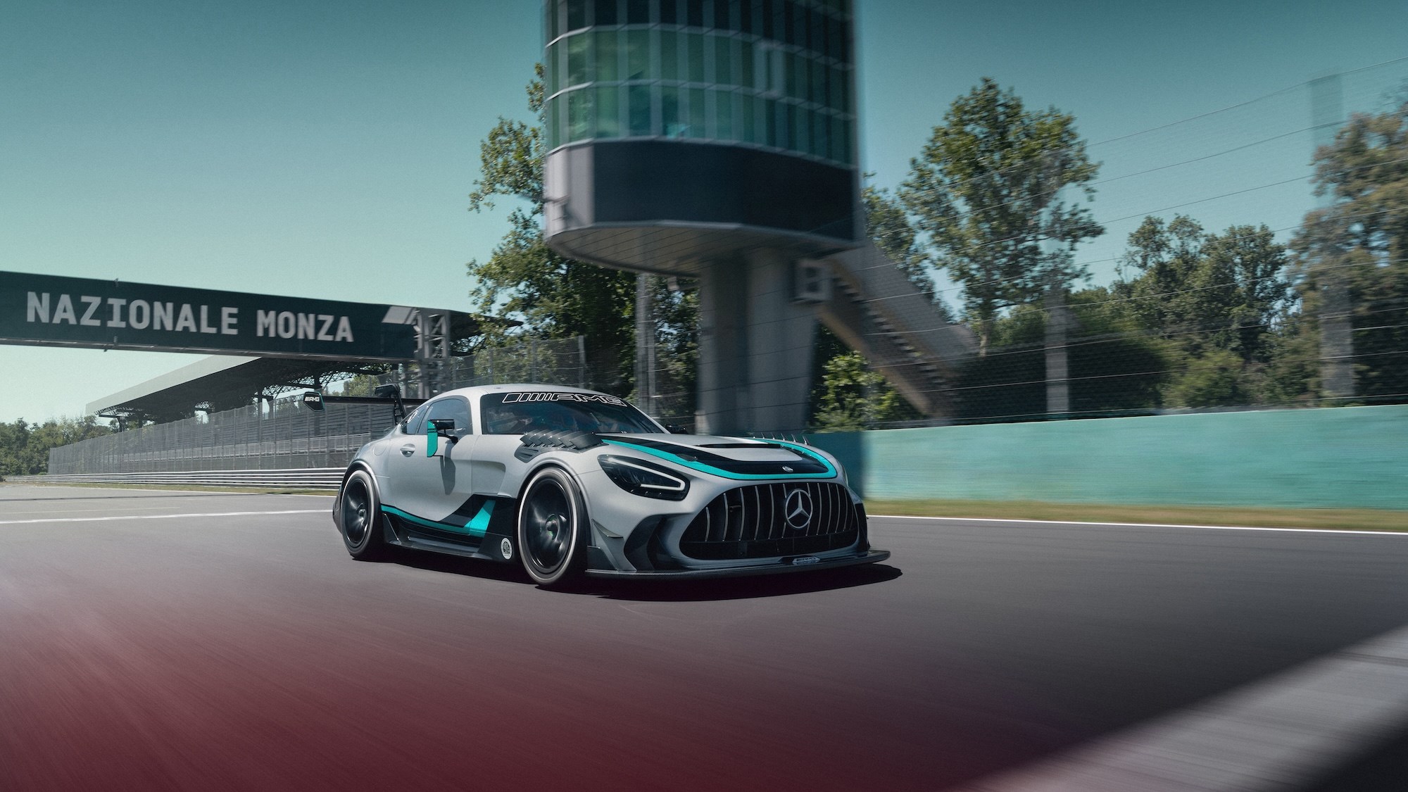 Новый Mercedes-AMG GT2 с мотором F1 и 819 л.с.