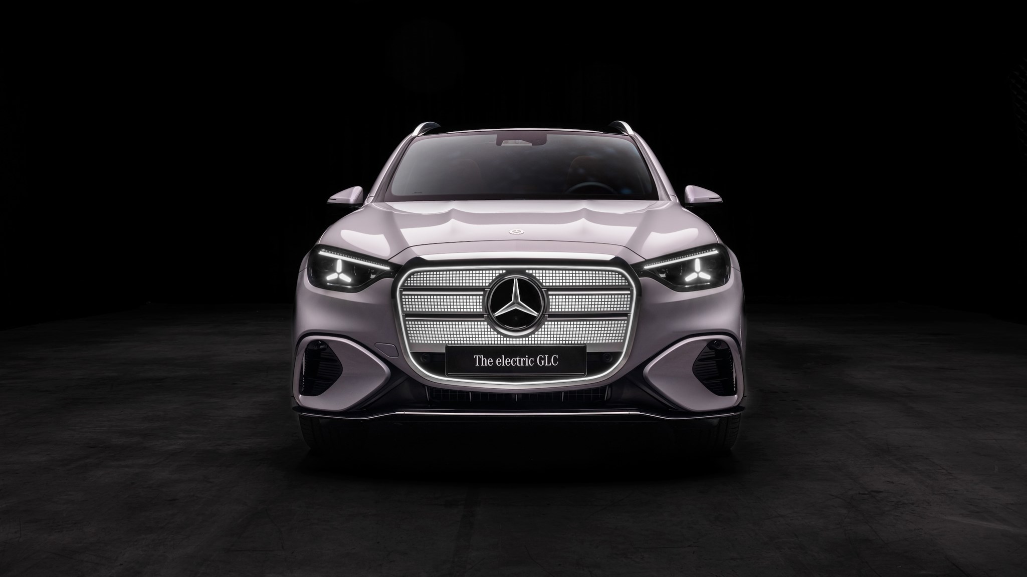 Электрический Mercedes GLC 2025 с инновационным дизайном и технологиями