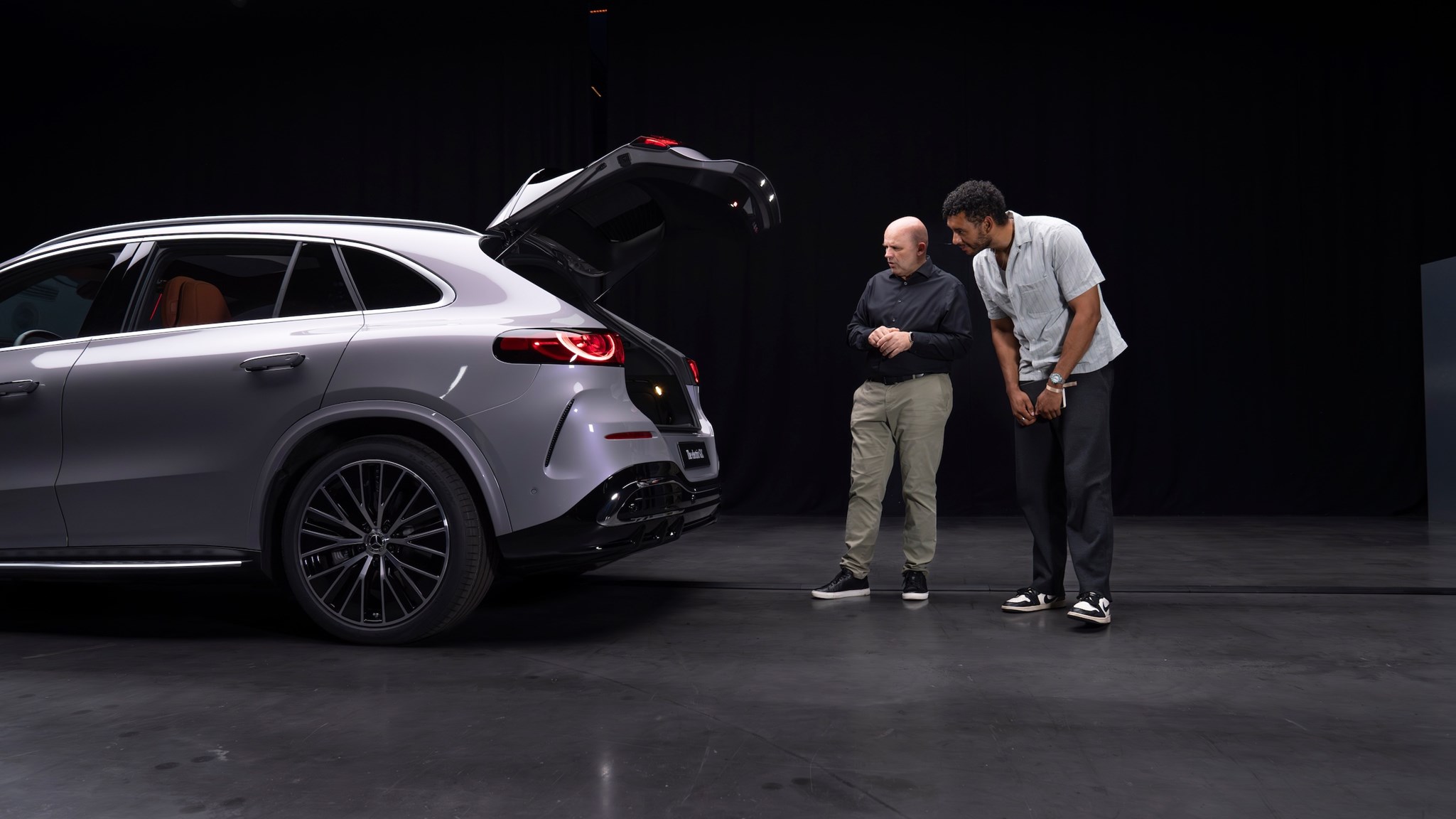 Электрический Mercedes GLC 2025 с инновационным дизайном и технологиями