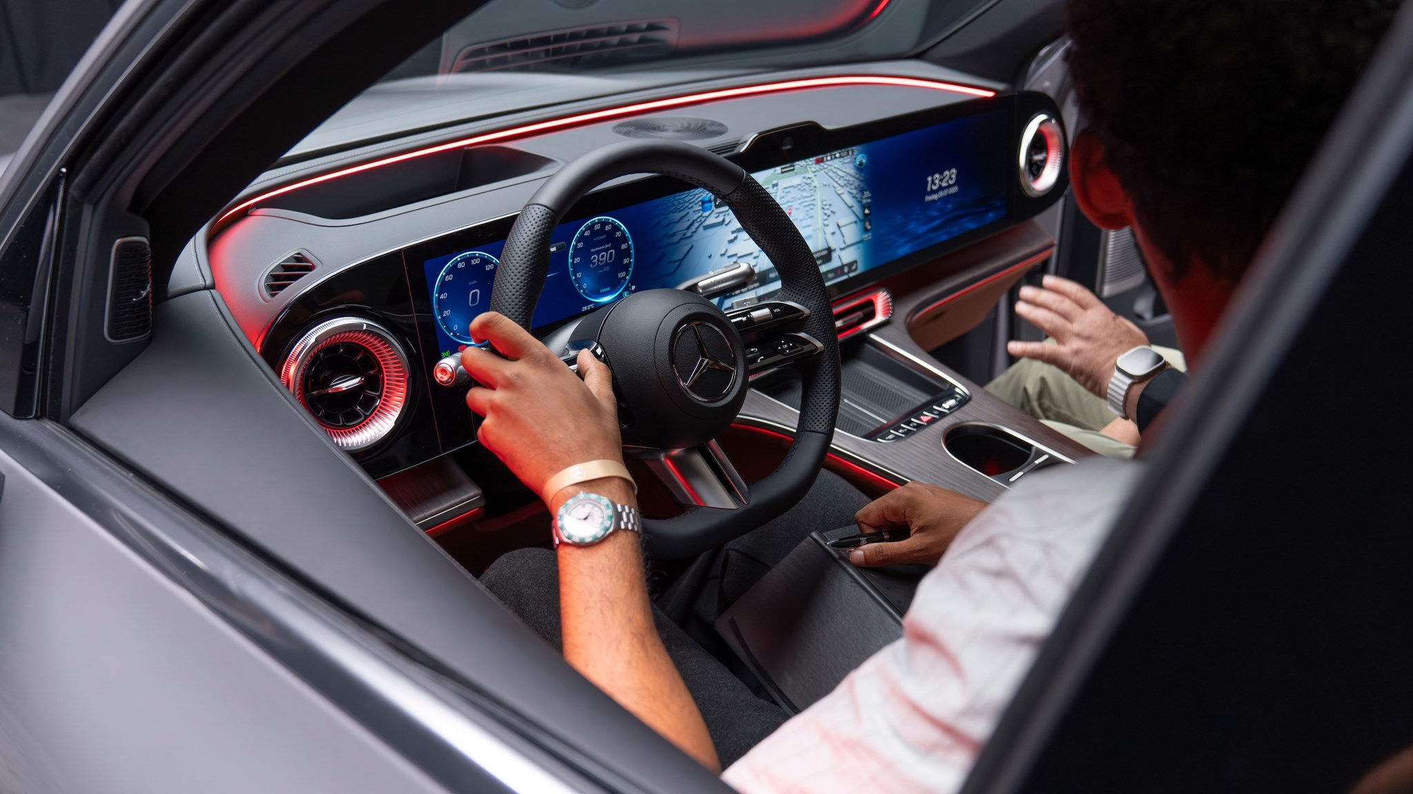 Электрический Mercedes GLC 2025 с инновационным дизайном и технологиями
