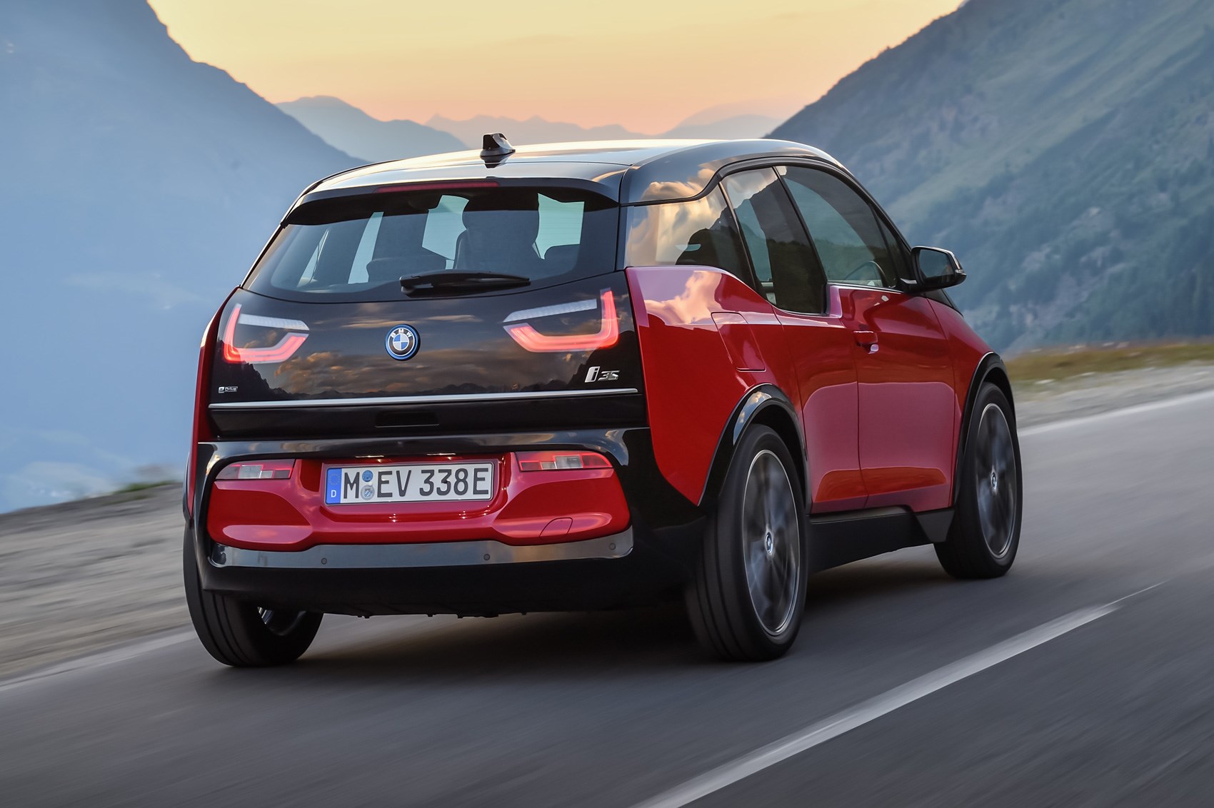 2018 BMW i3 unveiled with small design refresh and new sport