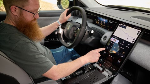 Citroen e-C5 Aircross Alan Taylor-Jones using the infotainment