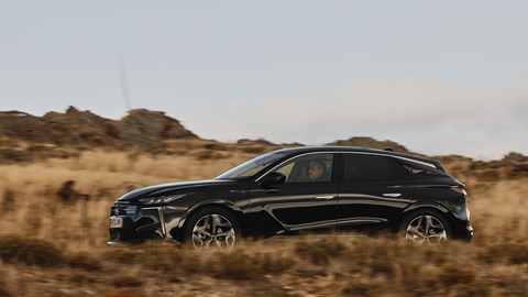 DS No.4 (2025) review: side view driving, black paint