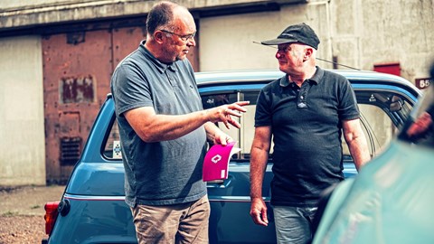 Renault 4 meets icons