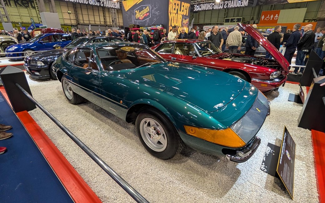 Ferrari 365 GTB/4 Daytona на автосалоне NEC Classic 2025
