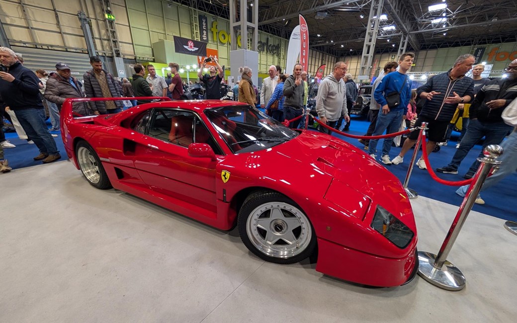 Ferrari F40 на автосалоне NEC Classic 2025