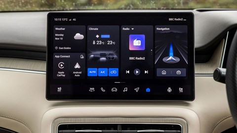 MG S6 EV review - infotainment screen