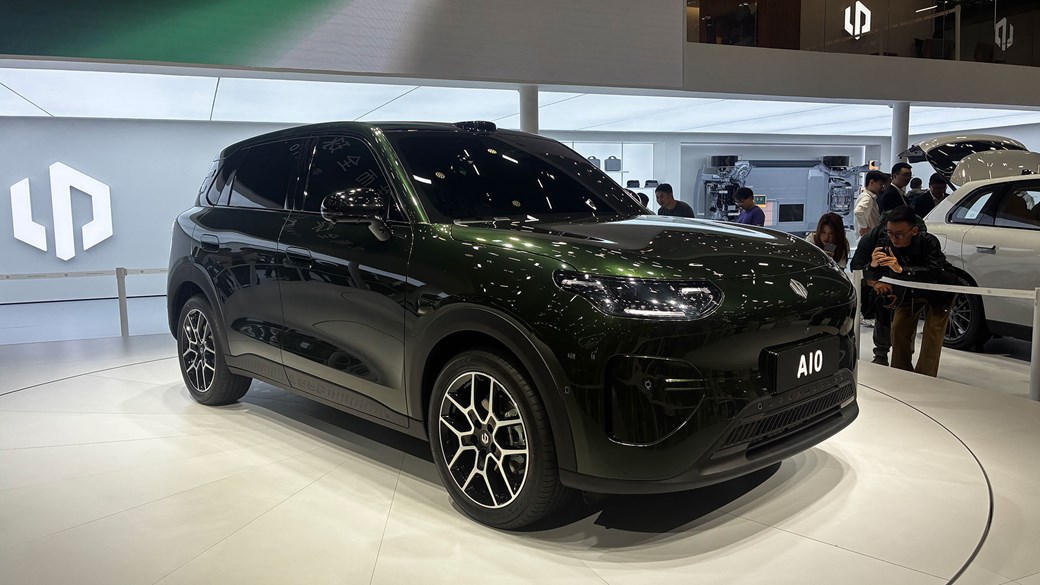 Автосалон в Гуанчжоу 2025: Leapmotor A10, зелёный цвет