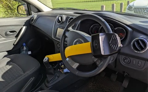 Stoplock Pro Elite on steering wheel