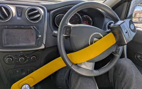 Stoplock Pro Elite on steering wheel