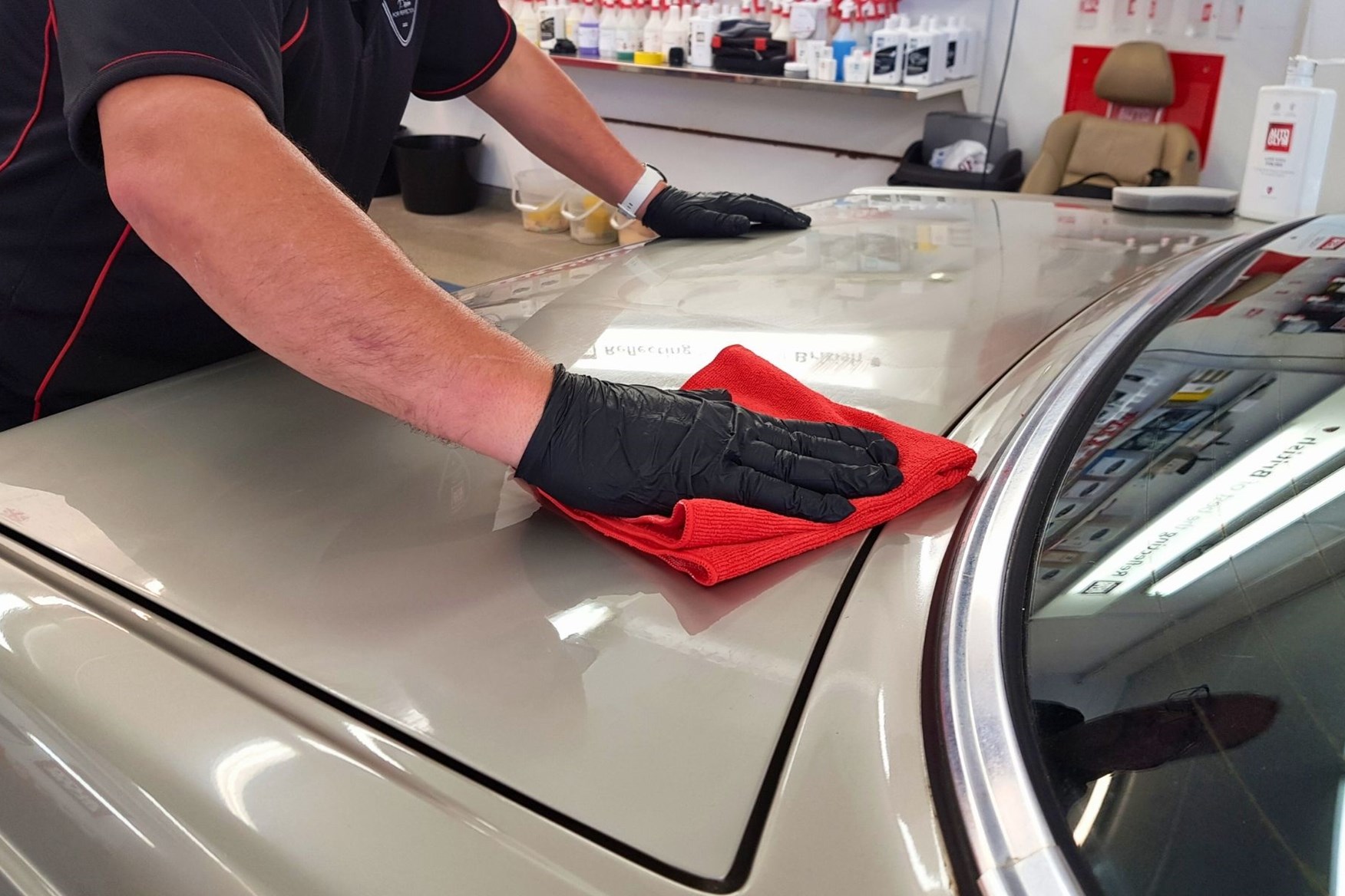 thumbnail image 2 of Autoglym Super Resin Car Polish – Restores Gloss & Shine, Removes Light Scratches & Stains, Water Repellent Finish, Made In UK 2 of 5
