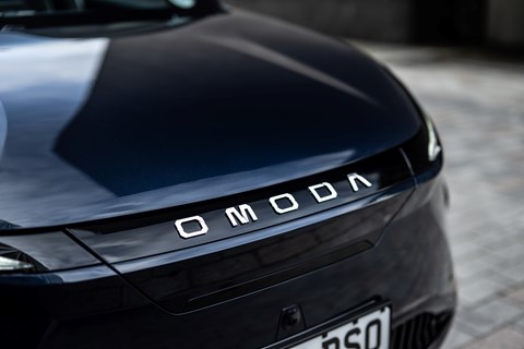 Omoda bonnet close shot