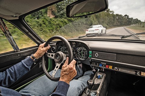 Old 1977 Alpine A110 interior: old-school!