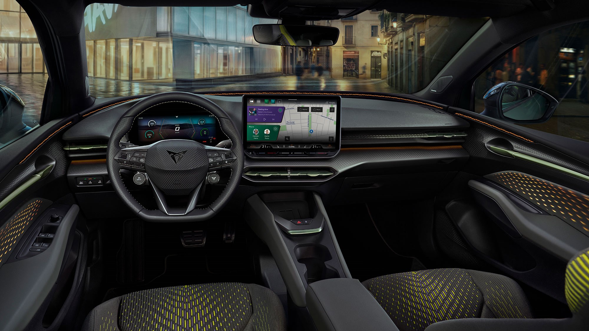 مقصورة CUPRA Raval 2026 من الداخل مع شاشة معلومات وترفيه وتصميم عملي
