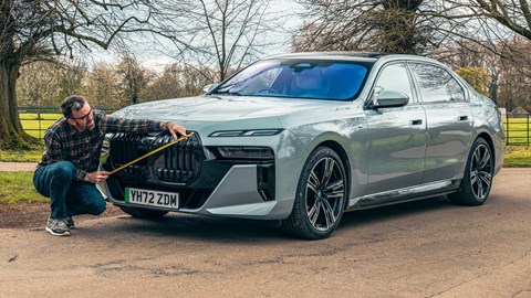 BMW i7