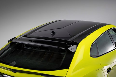 Optional carbon roof on new Lamborghini Urus SE Performante in Giallo Crius