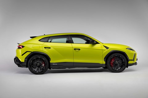 Side of new Lamborghini Urus SE Performante in Giallo Crius