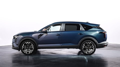Dacia Striker (2026): side view static, blue paint