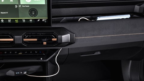 Dacia Striker (2026): charging cable gully