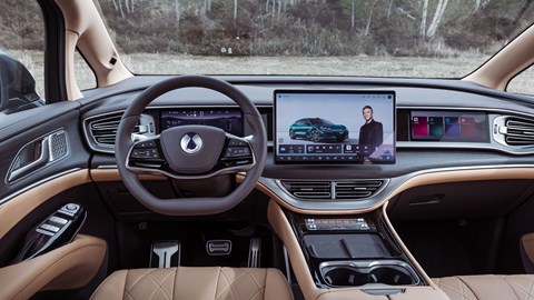 Denza D9 MPV (2026): dashboard and touchscreen