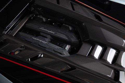Lamborghini Revuelto SV - V12 engine