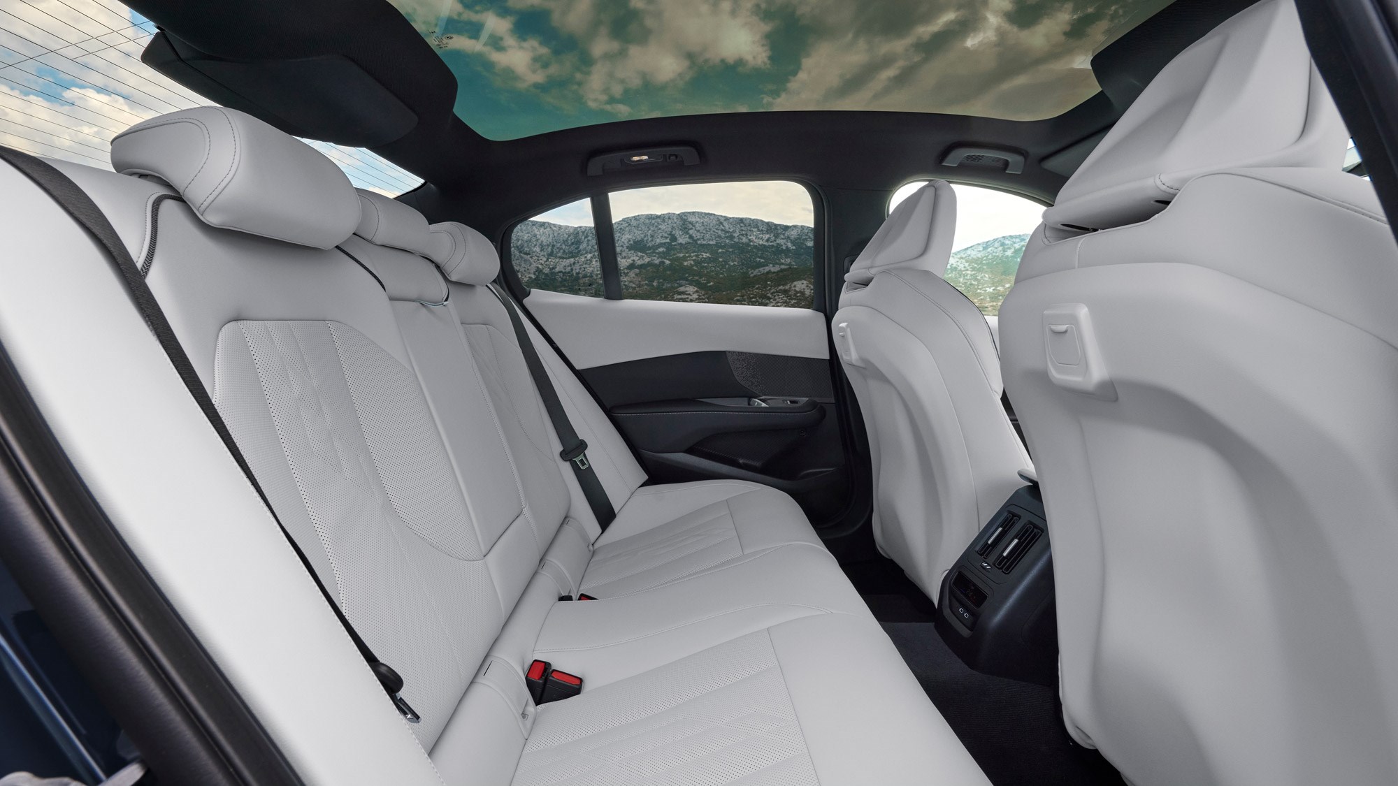 BMW 3-Series: новый взгляд на классические двигатели