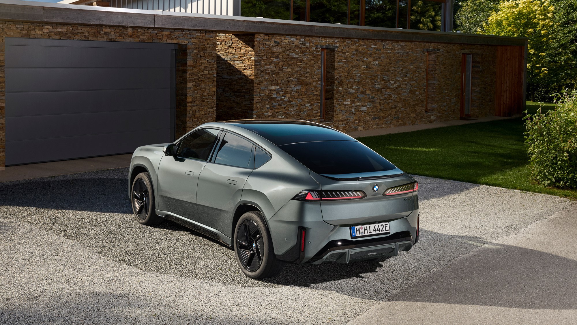 BMW iX4: новый лидер среди электрических внедорожников