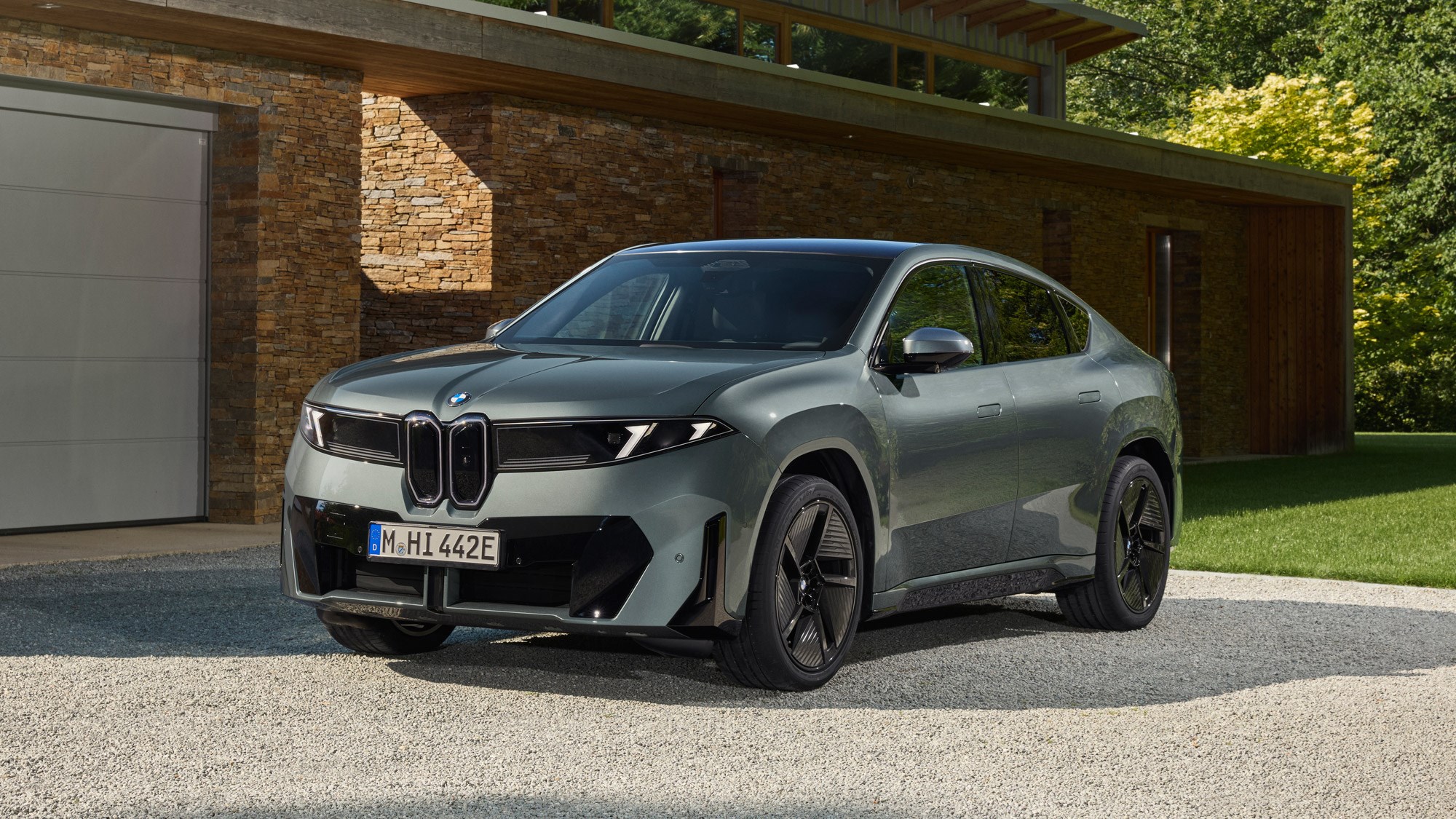 BMW iX4: новый лидер среди электрических внедорожников