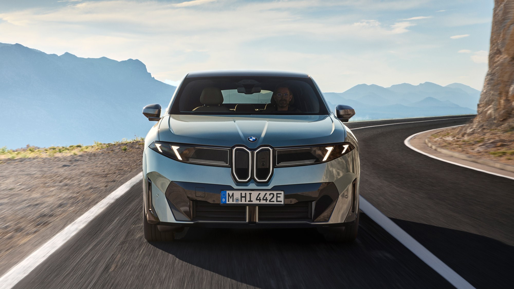 BMW iX4: новый лидер среди электрических внедорожников