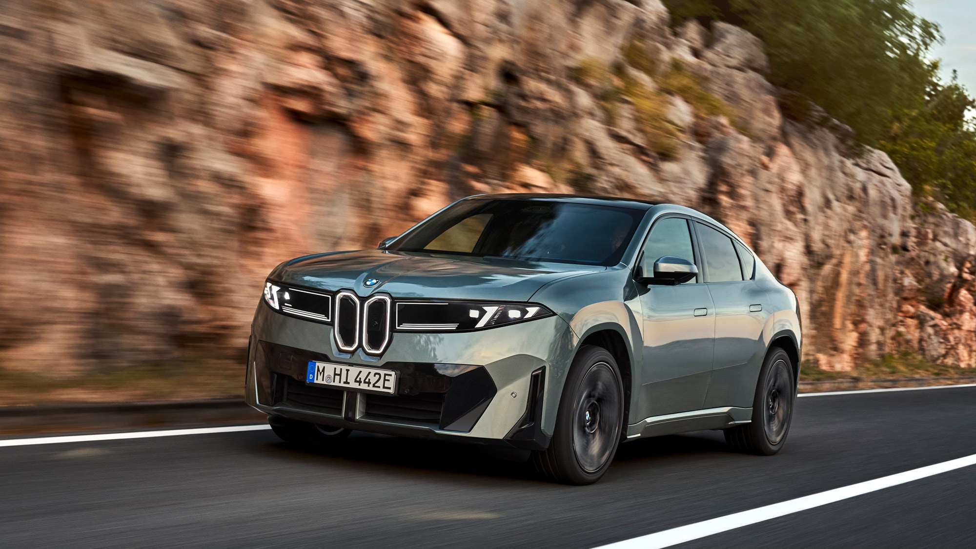 BMW iX4: новый лидер среди электрических внедорожников