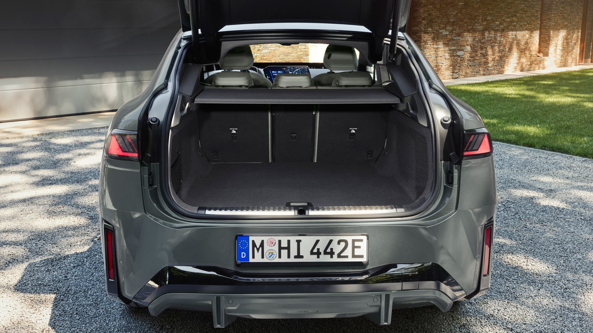BMW iX4: новый лидер среди электрических внедорожников