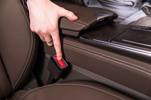 Audi A6 seatbelt clasp
