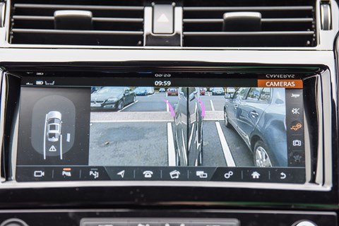 Land Rover Tow Assist rear camera