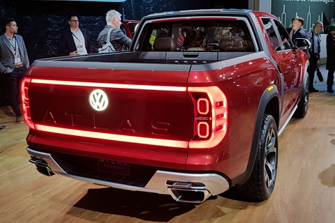 VW Atlas Tanoak rear show
