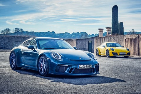 Porsche 911 Carrera T vs GT3 Touring