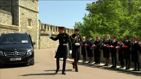 Prince Harry and Prince William arrive at the 2018 royal wedding in a Mercedes-Benz V-class