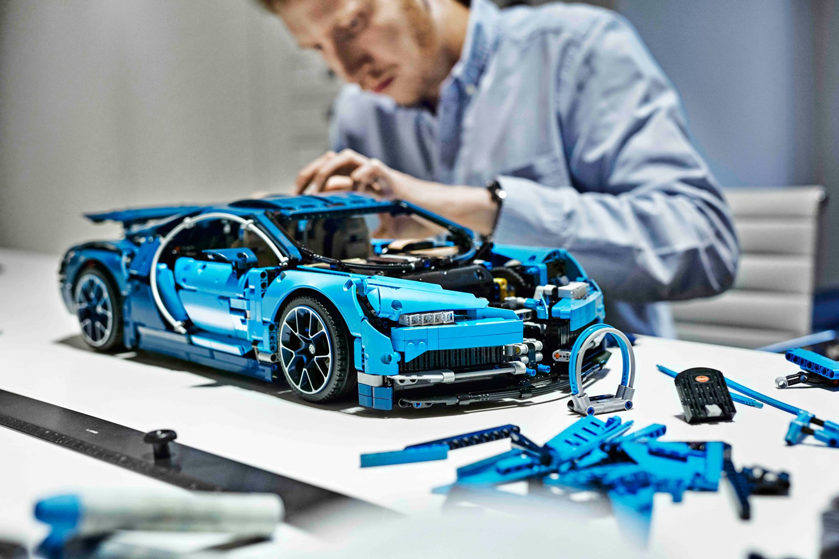 LEGO 42083 Technic Bugatti Chiron, Unboxing, High-Speed Build & Review 