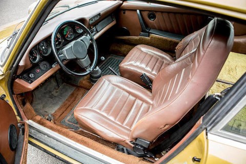 Inside the cabin of the Porsche 911 S from The Bridge 