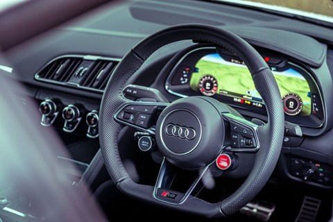 Audi R8 RWS interior