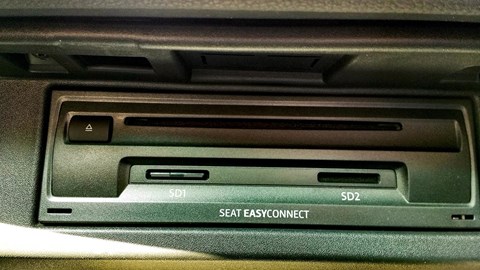 Seat Arona CD player and SD card slots in glovebox