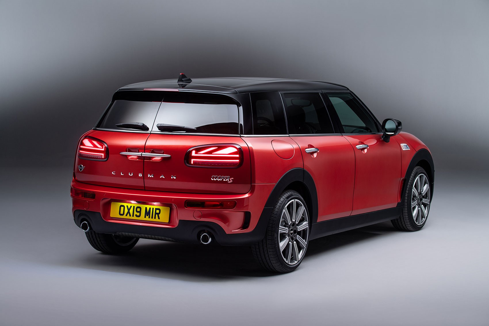 2015 MINI Clubman unveiled, now bigger and has six doors [+Video] 