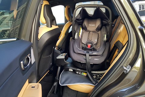 Baby child seats in the VW Arteon