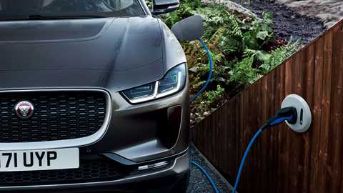Charging EVs on long journeys: still not as easy as ICE