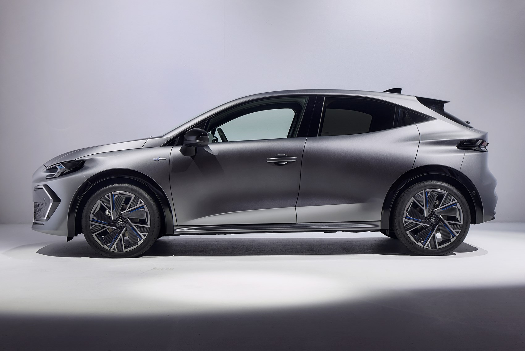 Новый Renault Clio с инновационным дизайном и гибридной технологией