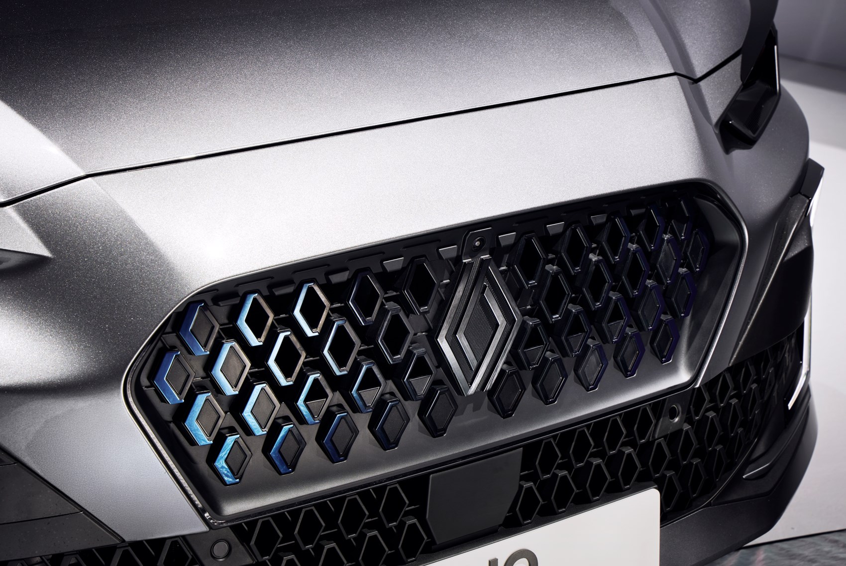 Новый Renault Clio с инновационным дизайном и гибридной технологией