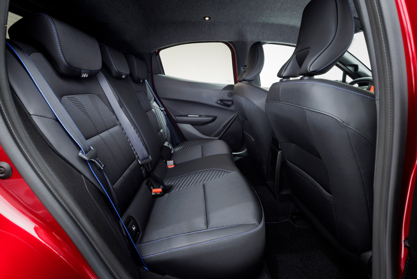 Новый Renault Clio с инновационным дизайном и гибридной технологией