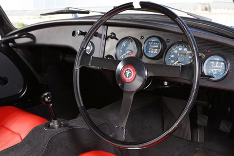 Sports 800 interior