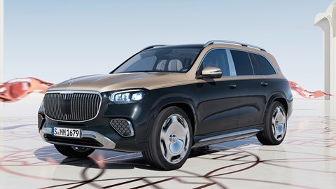 Mercedes Maybach GLS facelift (2023): front three quarter static, black and gold car
