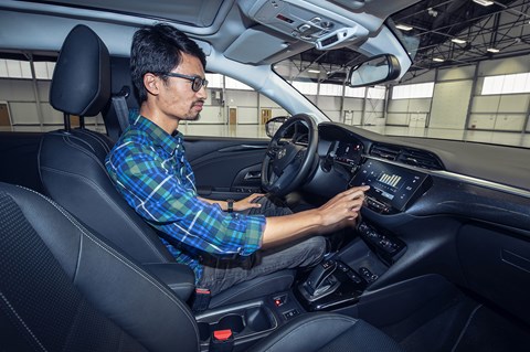 Corsa e interior