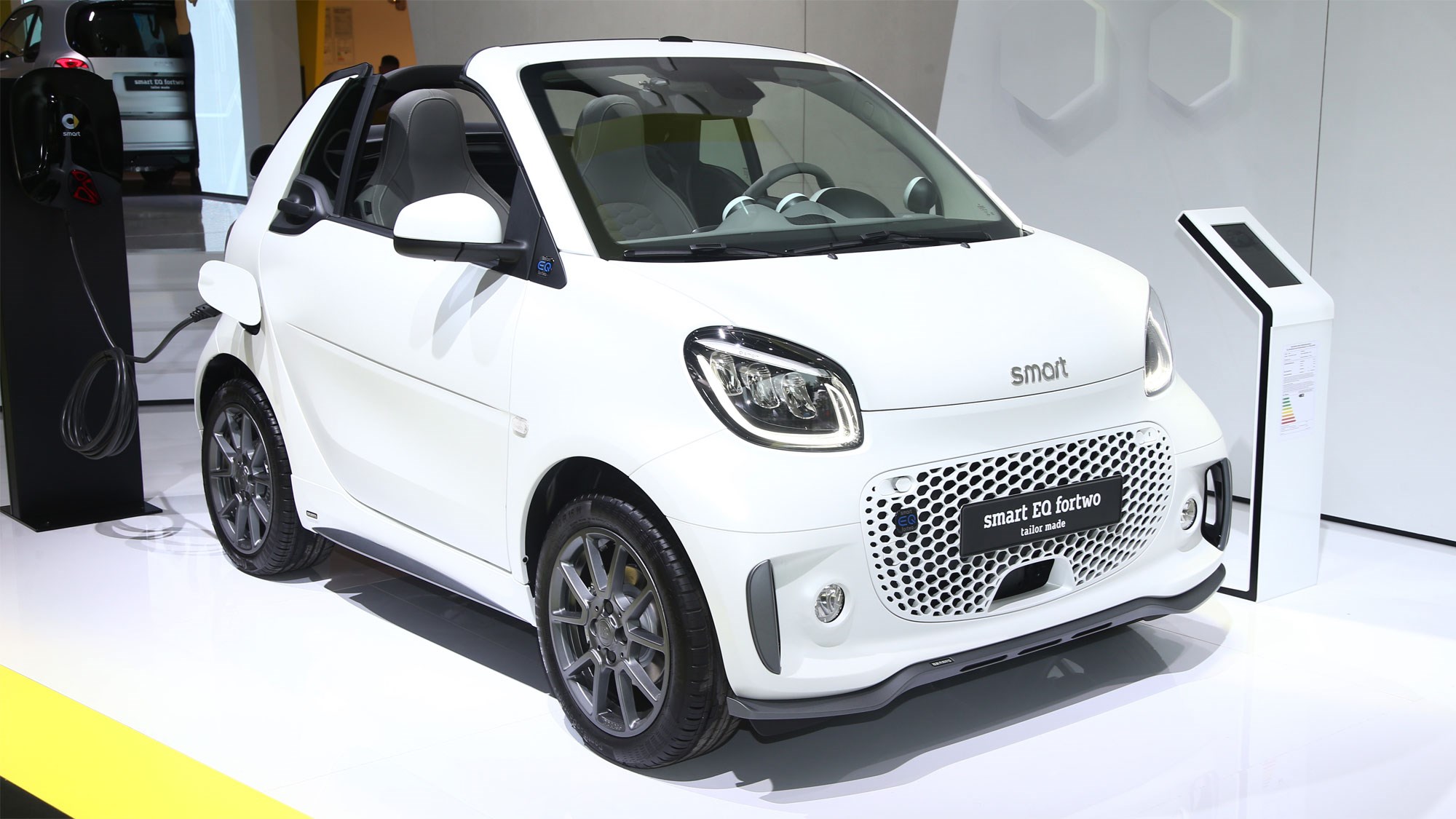 Smart EQ: refreshed ForTwo and ForFour unveiled